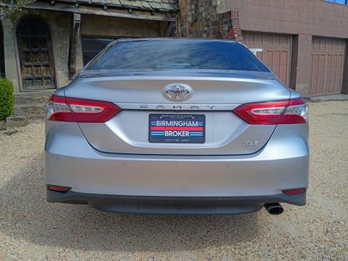Used 2018 Toyota Camry XLE image 10