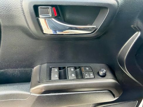 Used 2020 Toyota Tacoma TRD Sport AWD/4WD image 19