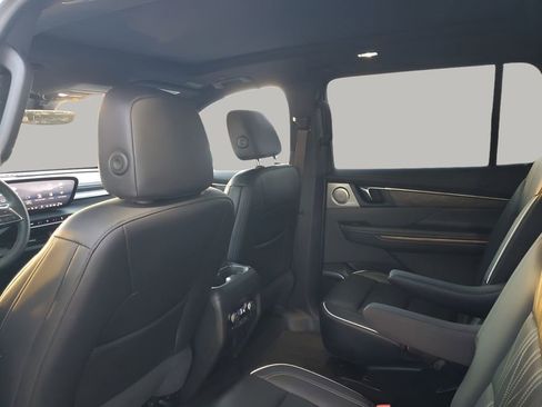 Used 2025 Buick Enclave Avenir w/ Super Cruise Package image 18