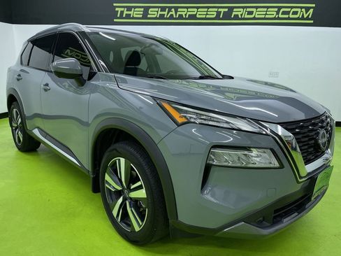 Used 2022 Nissan Rogue SL image 2