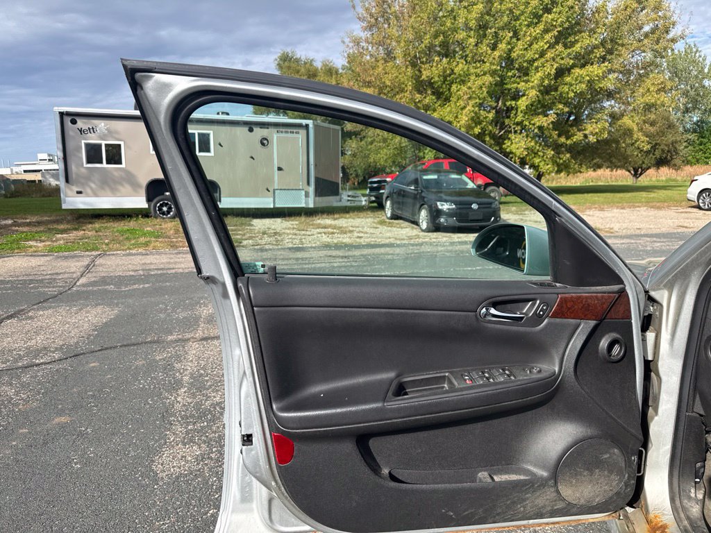 Used 2011 Chevrolet Impala LS FWD image 9