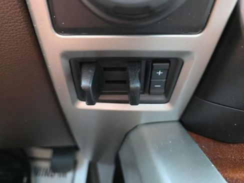 Used 2019 Ford F150 King Ranch w/ Equipment Group 601A Luxury AWD/4WD image 33