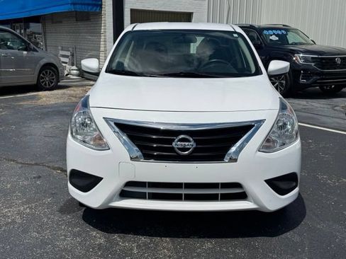 Used 2019 Nissan Versa SV FWD image 2