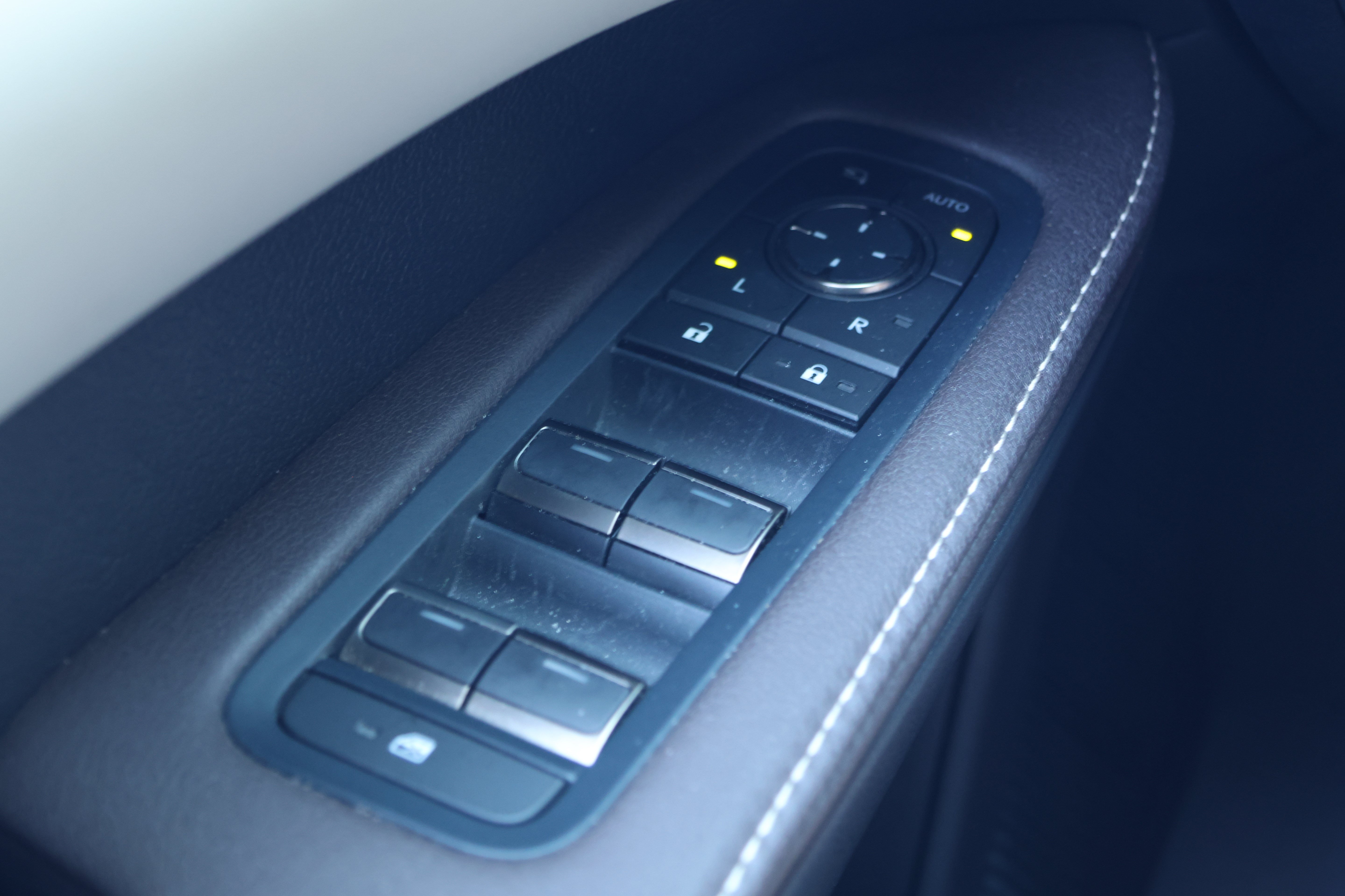 Used 2024 Lexus RX 350 Premium w/ Accessory Package (Z1) FWD image 13