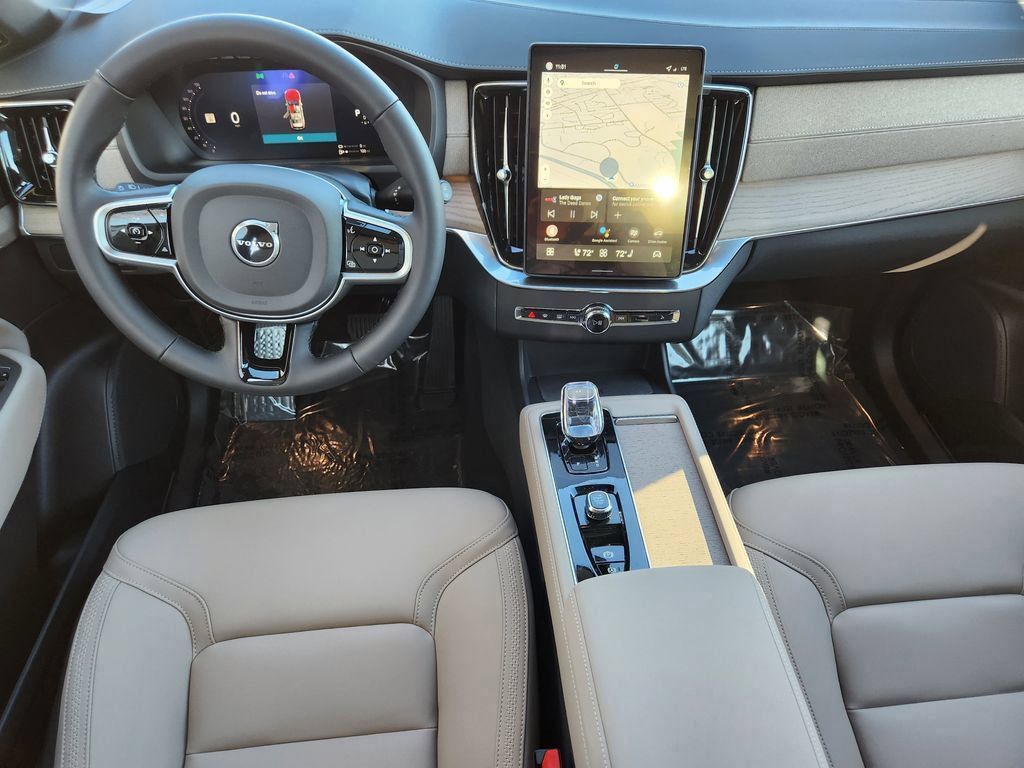 New 2026 Volvo XC90 T8 Plus w/ Protection Package Premier AWD/4WD image 16