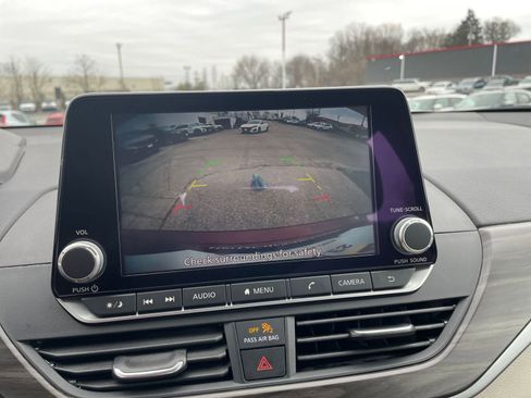 Used 2025 Nissan Altima 2.5 SV image 17