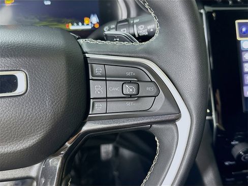 Used 2023 Jeep Grand Cherokee Altitude image 23