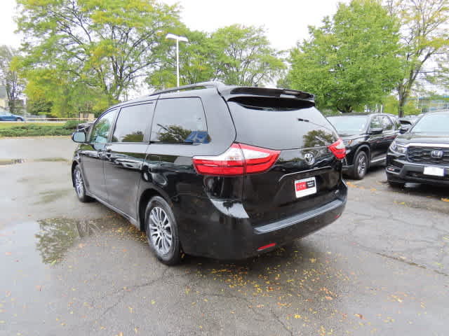 Used 2019 Toyota Sienna XLE Premium FWD image 4