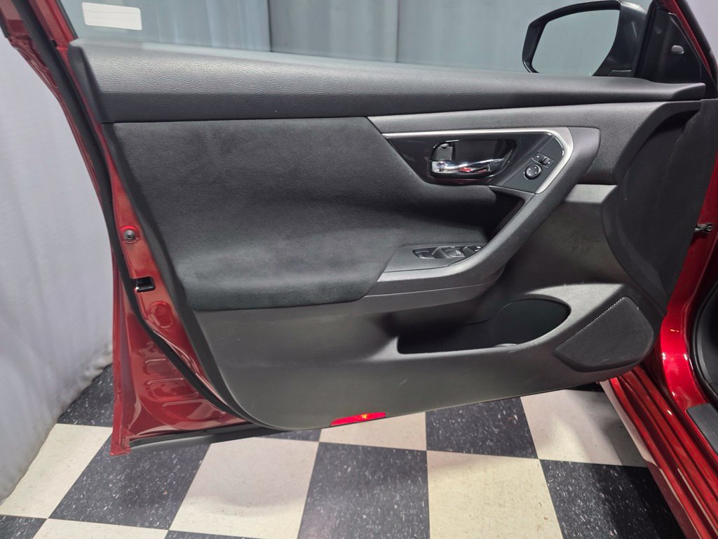 Used 2014 Nissan Altima 2.5 SV w/ Convenience Package FWD image 7