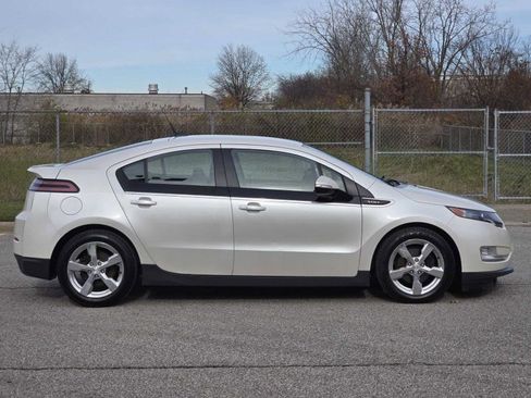 Used 2014 Chevrolet Volt Premium w/ Premium Trim Package image 3