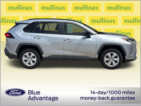 Used 2020 Toyota RAV4 LE FWD image 2