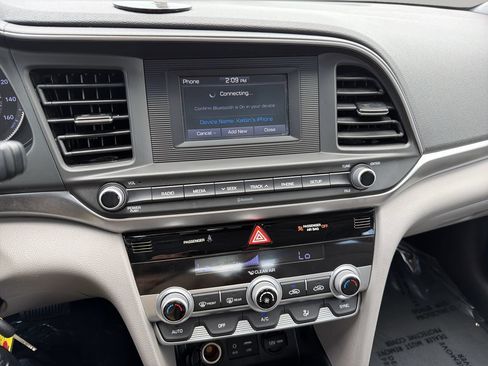 Used 2020 Hyundai Elantra SE FWD image 18