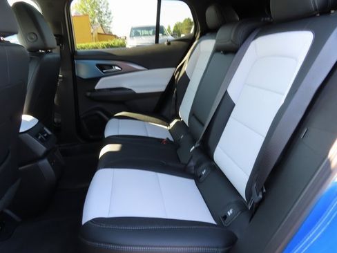 Used 2025 Chevrolet Equinox EV LT w/ Convenience Package II image 33