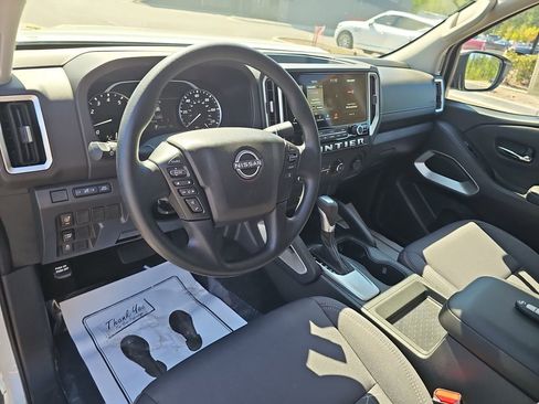 Used 2025 Nissan Frontier SV RWD image 20