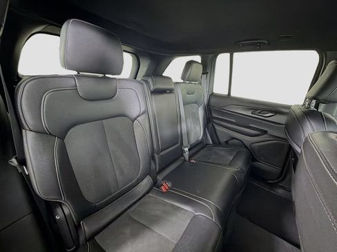 Used 2024 Jeep Grand Cherokee Altitude RWD image 30