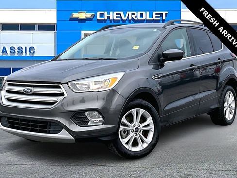 Used 2018 Ford Escape SE image 3