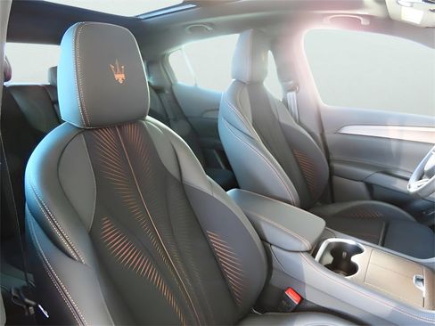 New 2025 Maserati Grecale Folgore image 13