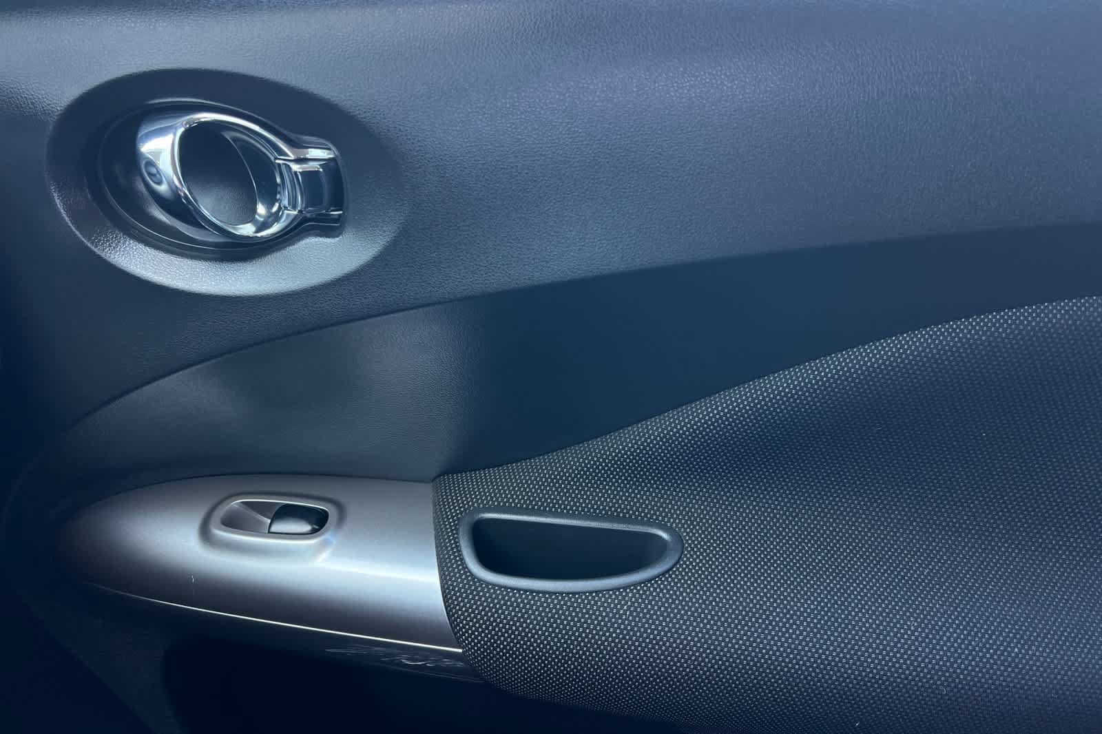 Used 2013 Nissan Juke S FWD image 28