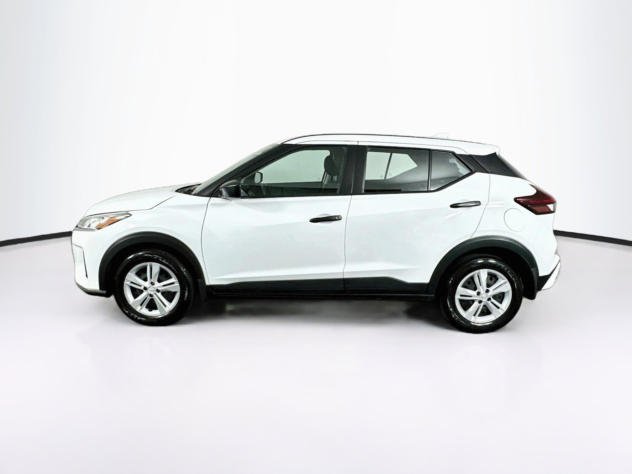Used 2025 Nissan Kicks Play S FWD image 4