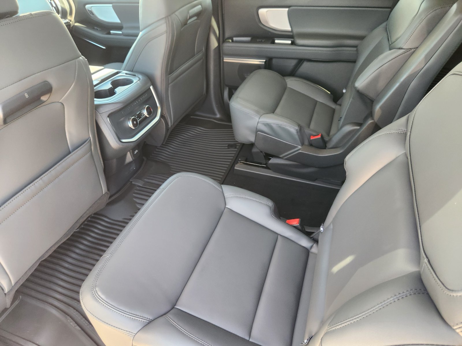 New 2027 Ford Expedition Max Active RWD image 24