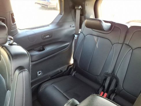 Used 2025 Jeep Grand Cherokee L Limited AWD/4WD image 10