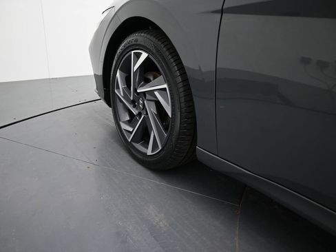 Used 2025 Hyundai Elantra SEL image 10