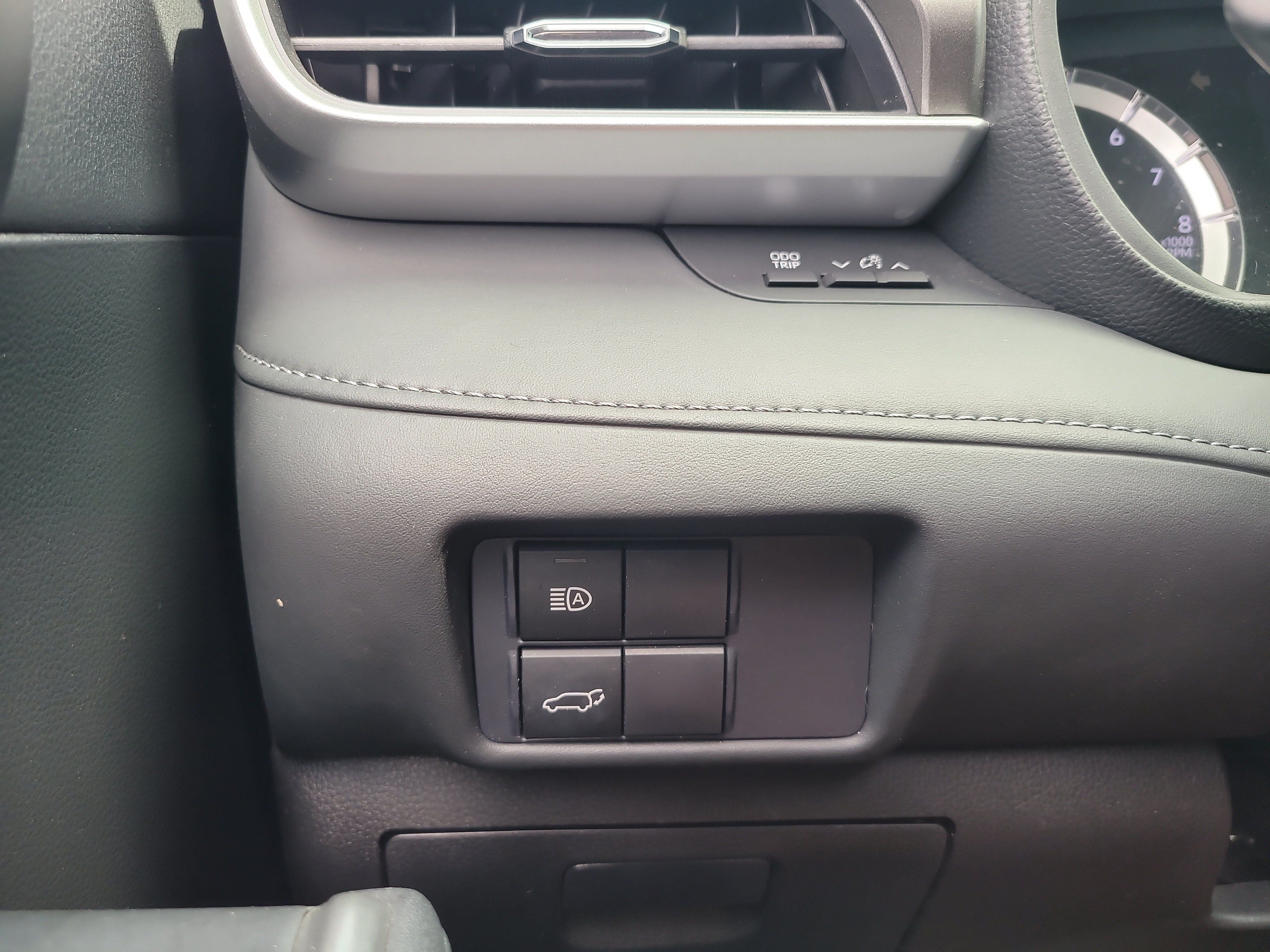Used 2021 Toyota Highlander LE FWD image 31