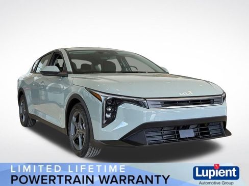 New 2026 Kia K4 LXS image 1