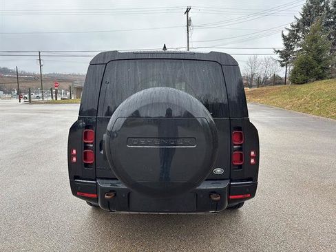 Used 2023 Land Rover Defender 130 X-Dynamic SE image 3