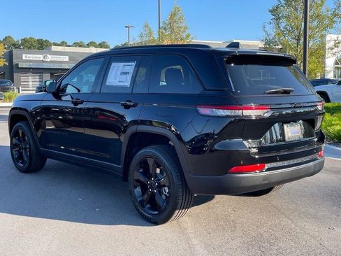 New 2025 Jeep Grand Cherokee Altitude image 34