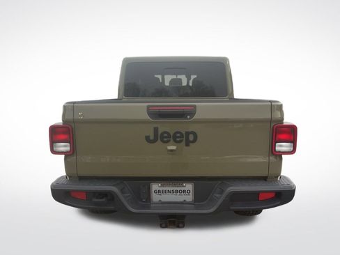 Used 2025 Jeep Gladiator Sport image 4