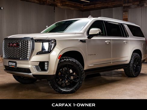 Used 2024 GMC Yukon XL Denali w/ Advanced Technology Package image 5