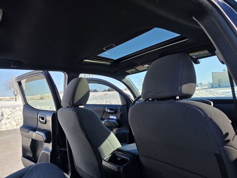 Used 2017 Toyota Tacoma TRD Off-Road image 17