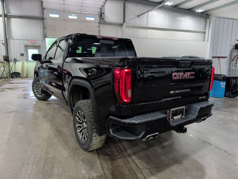 Used 2022 GMC Sierra 1500 AT4 w/ AT4 Premium Package AWD/4WD image 4