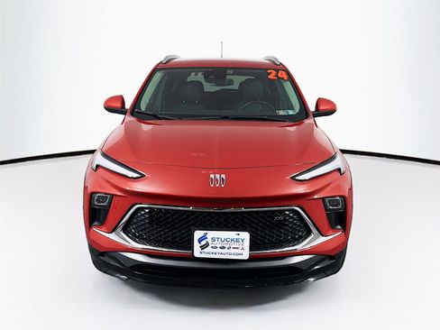 Used 2024 Buick Encore GX Sport Touring image 2