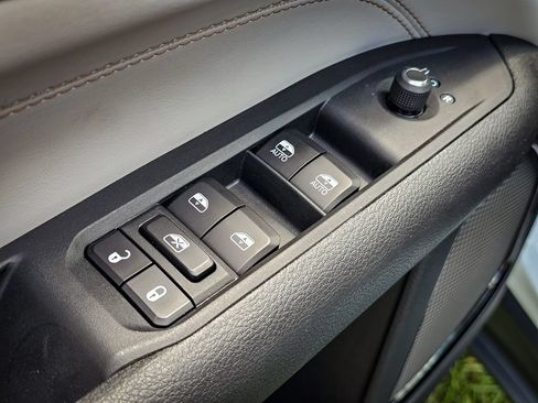 Used 2023 Jeep Compass Limited AWD/4WD image 11