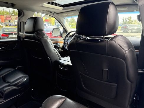 Used 2018 Cadillac Escalade Luxury AWD/4WD image 19