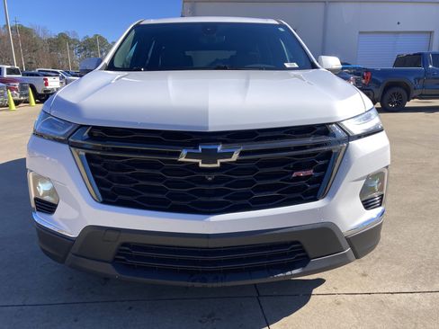 Used 2022 Chevrolet Traverse RS image 2