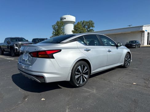 Used 2022 Nissan Altima 2.5 SV FWD image 5