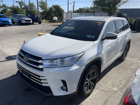 Used 2018 Toyota Highlander Plus image 1