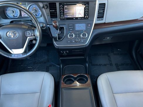 Certified 2020 Toyota Sienna Limited image 12