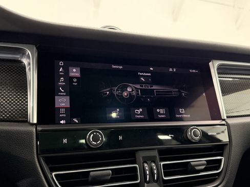 Certified 2022 Porsche Macan image 43