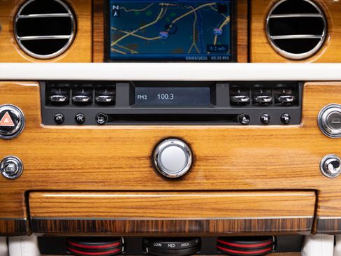 Used 2010 Rolls-Royce Phantom Drophead Coupe image 94