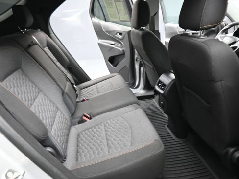 Used 2018 Chevrolet Equinox LT FWD image 17