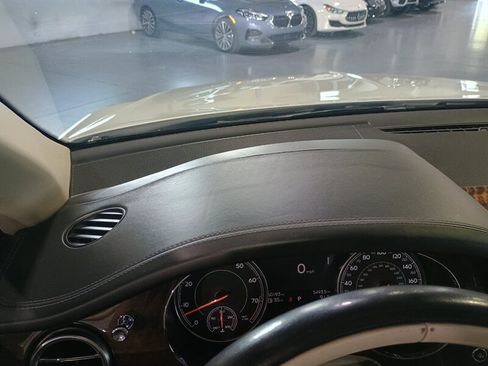 Used 2020 Bentley Bentayga AWD/4WD image 22