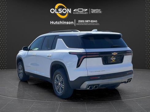 Used 2025 Chevrolet Traverse LT image 18