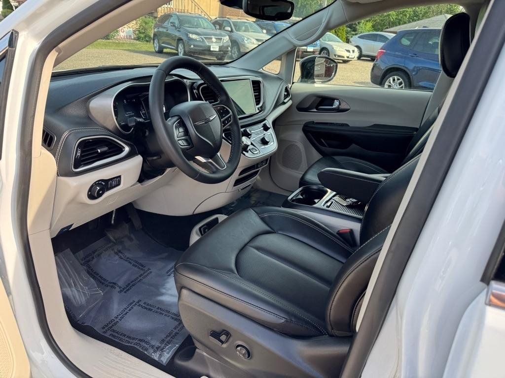 Used 2024 Chrysler Pacifica Limited FWD image 14