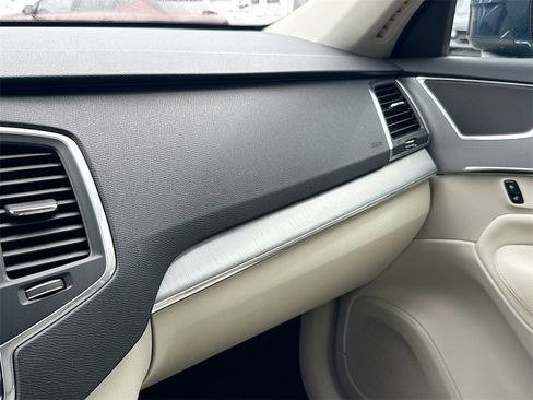Used 2021 Volvo XC90 T5 Momentum w/ Climate Package image 22