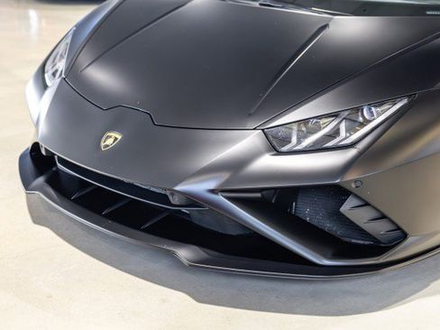 Used 2022 Lamborghini Huracan EVO RWD image 12