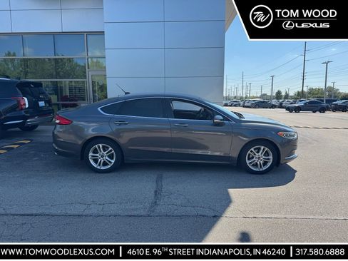 Used 2018 Ford Fusion SE FWD image 1